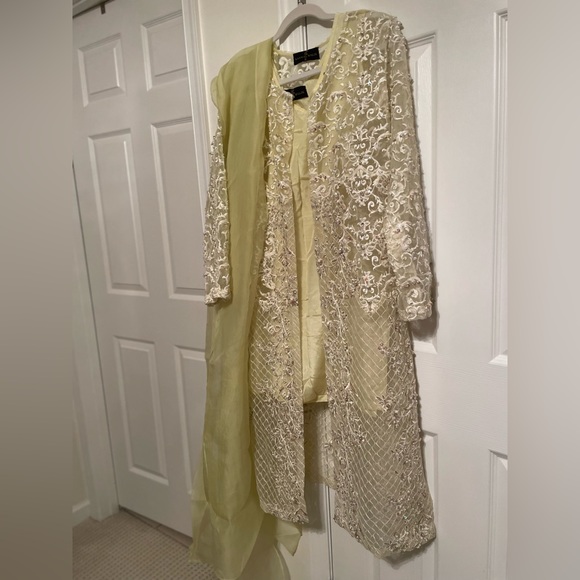 Kanwal Malik 4 piece slip dupatta jacket lengha - Picture 4 of 5
